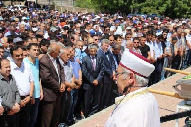 Otoparkçılarla Çıkan Kavgada Vurulan Genç Esnaf Çankırı'da Toprağa Verildi