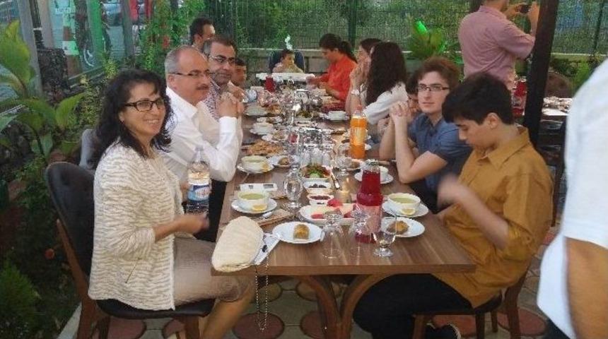 Adliye &Ccedil;alışanları İftarda Bir Araya Geldi