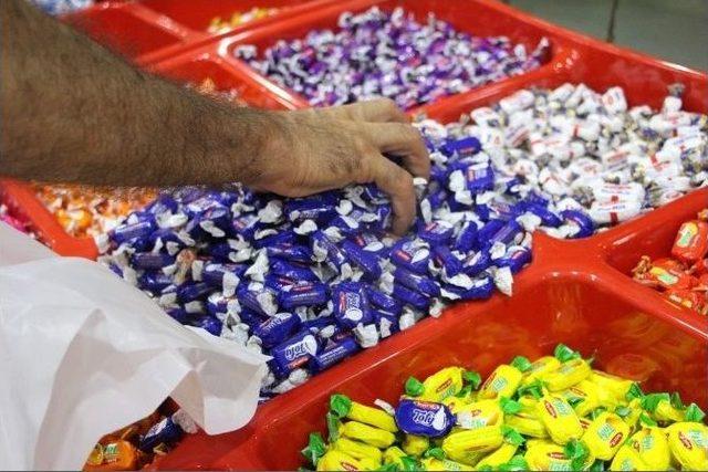 Silopi’de Bayram Şekerleri Tezgahlardaki Yerini Aldı