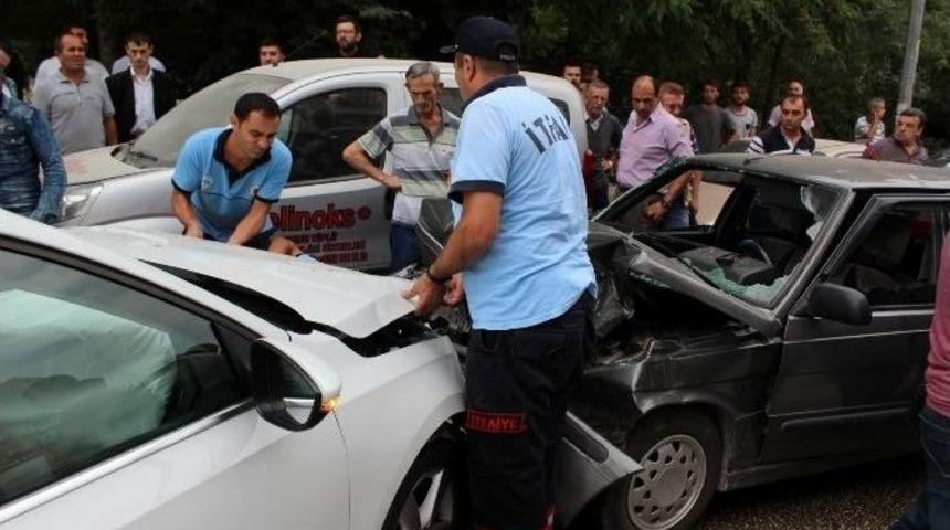 Hatalı Sollama Kazası: 3 Yaralı