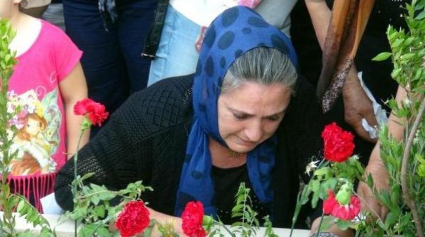 Ali İsmail Korkmaz, &Ouml;l&uuml;m&uuml;n&uuml;n 2'inci Yıld&ouml;n&uuml;m&uuml;nde Mezarı Başında Anıldı