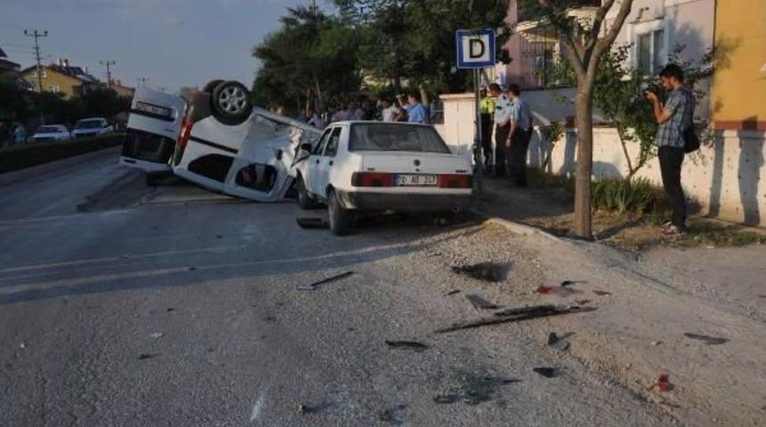 Polis Aracı Takla Attı: 3 Yaralı