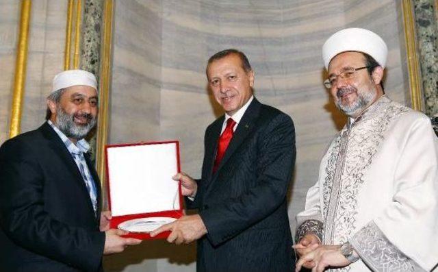 Erdoğan, Kur'an-I Kerim'i Güzel Okuma Yarışması'nda Ödül Verdi