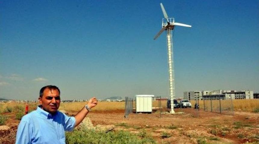20 Bin Liraya Yerli Malzemelerle Geliştirilen R&uuml;zgar T&uuml;rbini Elektrik &Uuml;retiyor