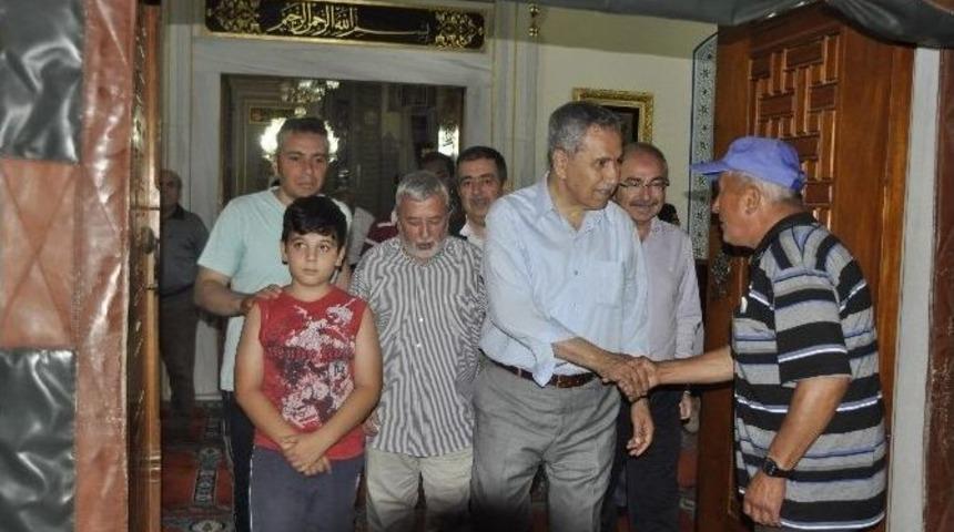 Teravih Namazı Sonrası Arın&ccedil; İzdihamı