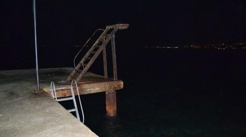 Boğulma Tehlikesi Ge&ccedil;iren Gen&ccedil; Yaşam M&uuml;cadelesi Veriyor