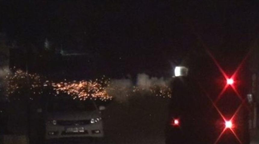 Silopi&rsquo;de Polis Aracına Molotoflu Saldırı