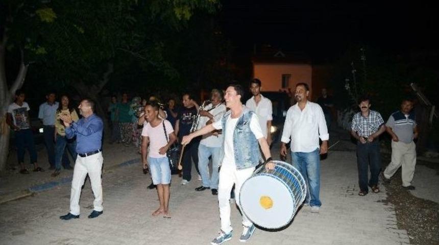 (&ouml;zel Haber) Sahura Orkestra Eşliğinde Kalktılar