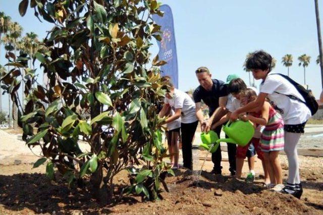 Sümer Ezgü Ve Çocuklar Expo Alanına Ağaç Dikti