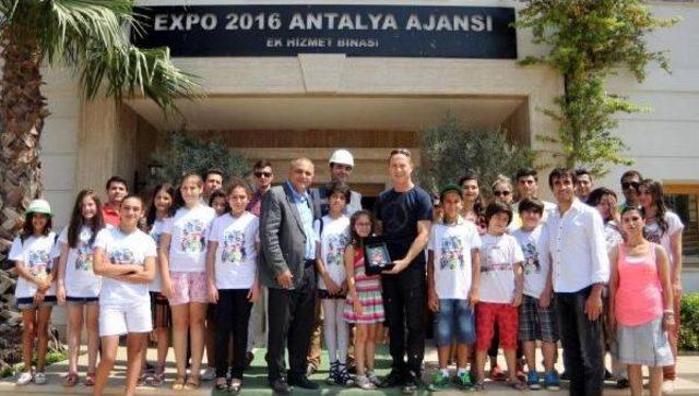 Sümer Ezgü Ve Çocuklar Expo Alanına Ağaç Dikti