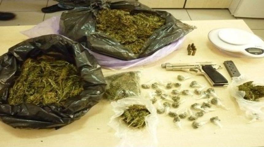 İzmir&rsquo;de Uyuşturucu Operasyonu