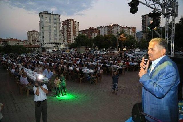 Melikgazi Belediye Başkanı Büyükkılıç Keykubat Halkı İle İftar Yemeğinde