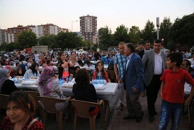 Melikgazi Belediye Başkanı Büyükkılıç Keykubat Halkı İle İftar Yemeğinde