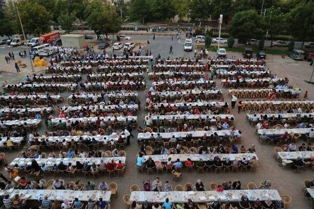 Melikgazi Belediye Başkanı Büyükkılıç Keykubat Halkı İle İftar Yemeğinde