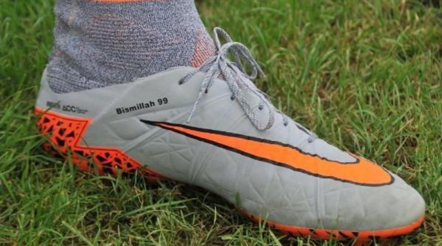 &Ccedil;aykur Rizesporlu Robin'in Kramponunda 'bismillah 99' Yazısı