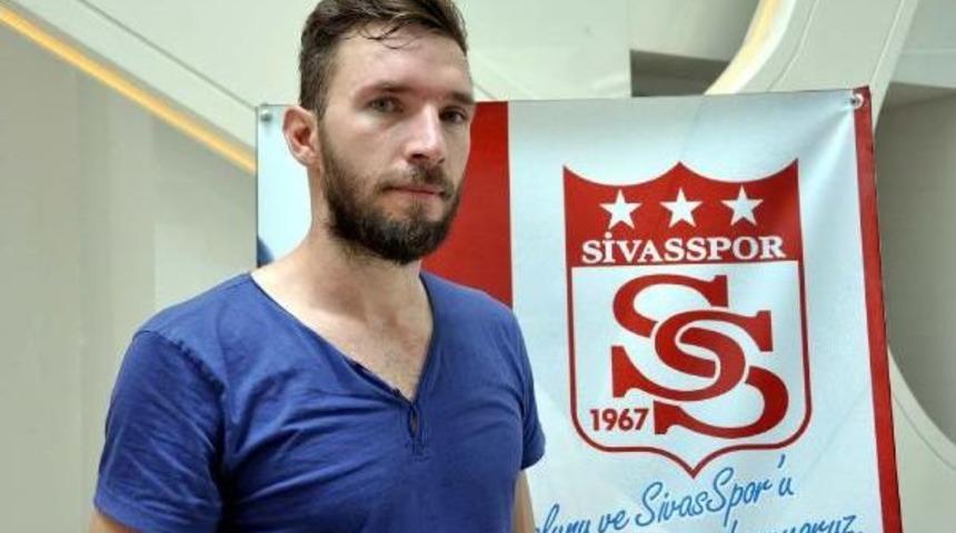 Sivasspor'un Yeni Transferi Yiğit Sağlık Kontrol&uuml;nden Ge&ccedil;ti
