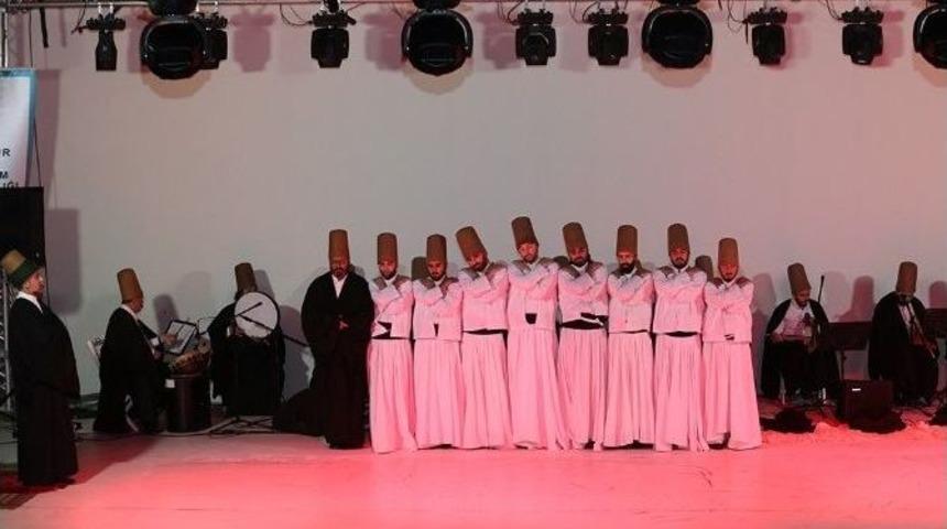 Tasavvuf M&uuml;ziği Topluluğu Sakaryapark&rsquo;ta Sahne Aldı