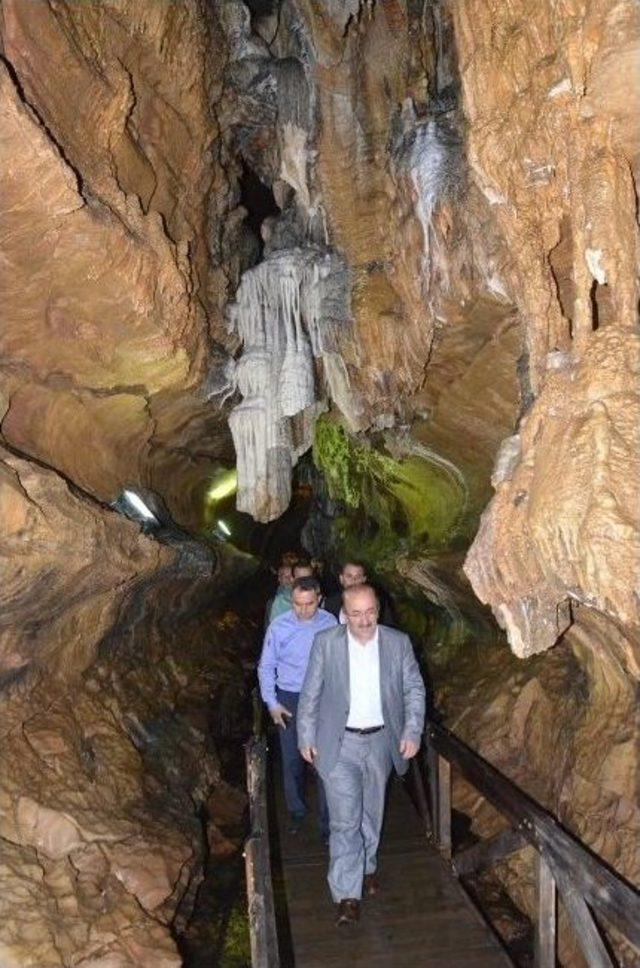 Başkan Gümrükçüoğlu, Çal Mağarasında İncelemelerde Bulundu
