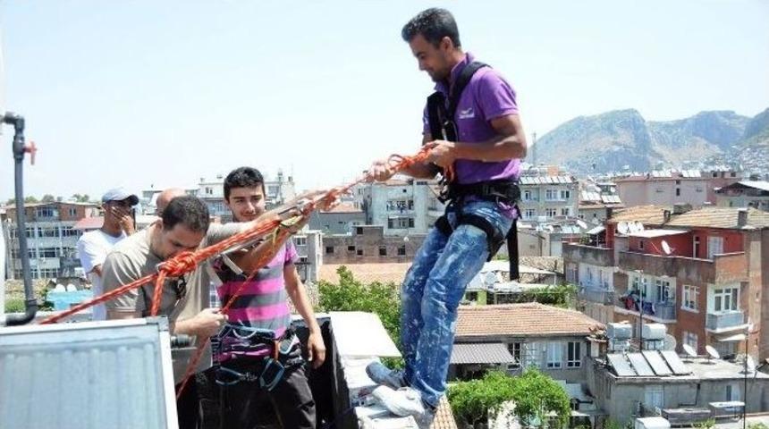 Tarihi Sokaktaki Binaların Duvarlarını Dağcılar Boyadı