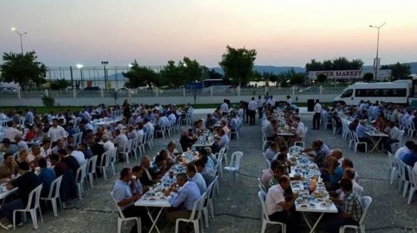 Ak Parti Milletvekili Turan, Muhtarlarla Iftara Katıldı