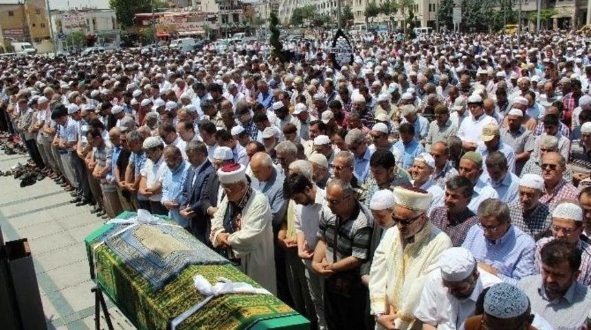 Toplantıda Hayatını Kaybeden M&uuml;ft&uuml; Defnedildi