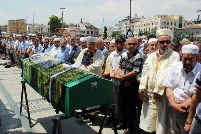 Toplantıda Hayatını Kaybeden Müftü Defnedildi