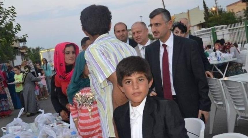 Vali Bektaş, Kobanili M&uuml;lteciler İle Birlikte İftarını A&ccedil;tı