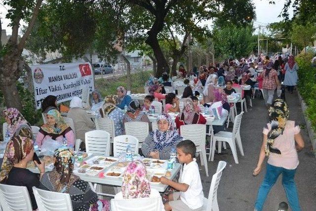 Vali Bektaş, Kobanili Mülteciler İle Birlikte İftarını Açtı