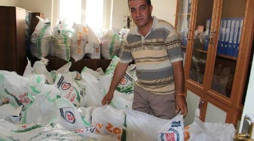 Başkale'de 1500 Aileye Ramazan Yardımı