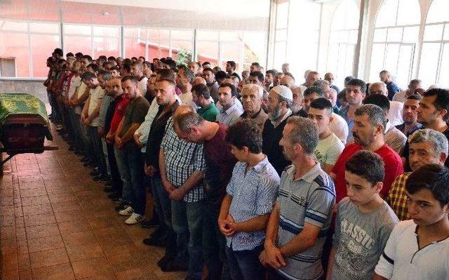 55 Günlük Yaşam Savaşını Kaybeden İşçi Son Yolculuğuna Uğurlandı