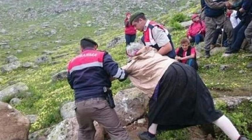 Yeşil Yol I&ccedil;in Komando Eşliğinde Iş Makinesi Getirdiler, Rizeli Yine 'dur' Dedi (2)