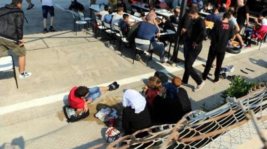 Tekneleri Batan Ka&ccedil;akları Sahil G&uuml;venlik Kurtardı