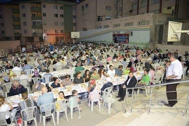 İstiklal Mahallesi Sakinleri İftar Sofrasında Bir Araya Geldi