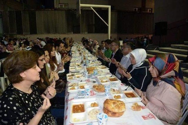 İstiklal Mahallesi Sakinleri İftar Sofrasında Bir Araya Geldi