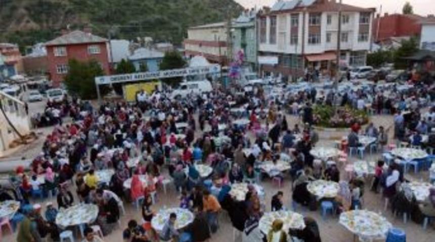 Başkan Aky&uuml;rek İftar Programlarını Derbent&rsquo;te Tamamladı