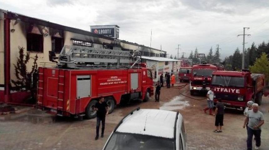 Isparta&rsquo;da Boya Fabrikasında Yangın