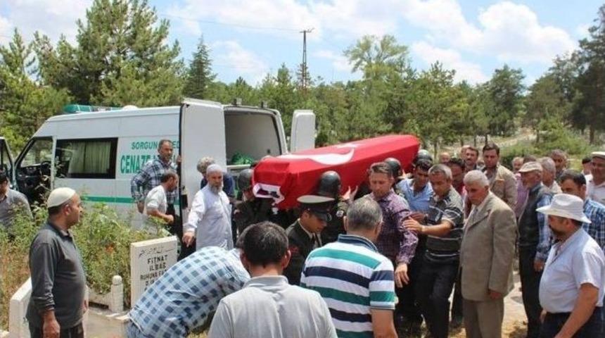 &Uuml;zerine Yıldırım D&uuml;şmesi Sonucu Hayatını Kaybeden Deniz Harp Okulu 1.sınıf &Ouml;ğrencisi Mustafa Ko&ccedil;er Toprağa Verildi
