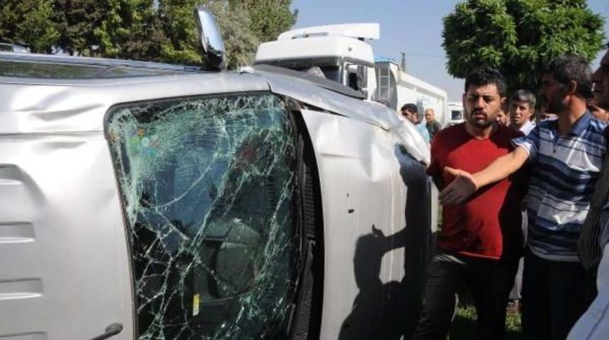 Gaziantep'te Hafif Ticari Ara&ccedil; Devrildi: 2 Yaralı