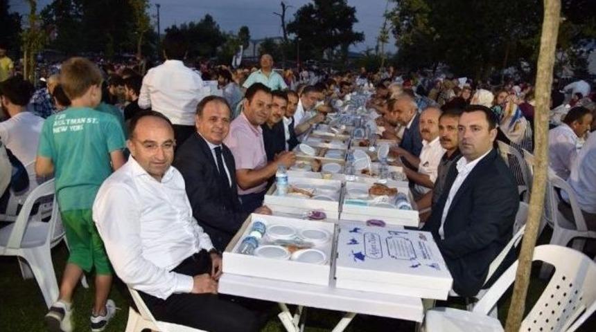 Kartepe Belediyesi&rsquo;nden 4 Bin Kişilik İftar Sofrası
