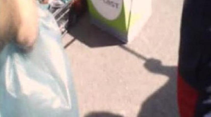 Pazar Yerinde G&ouml;r&uuml;len Yılanı Itfaiye Yakaladı