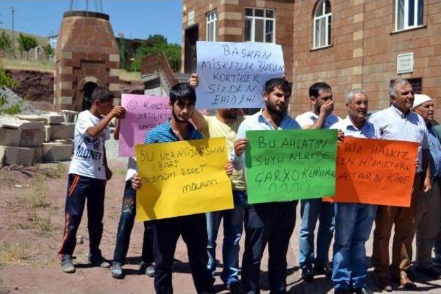 Ahlat'ta Su Protestosu