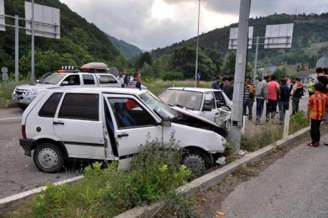 Zonguldak’Ta Iki Otomobil Çarpıştı: 7 Yaralı