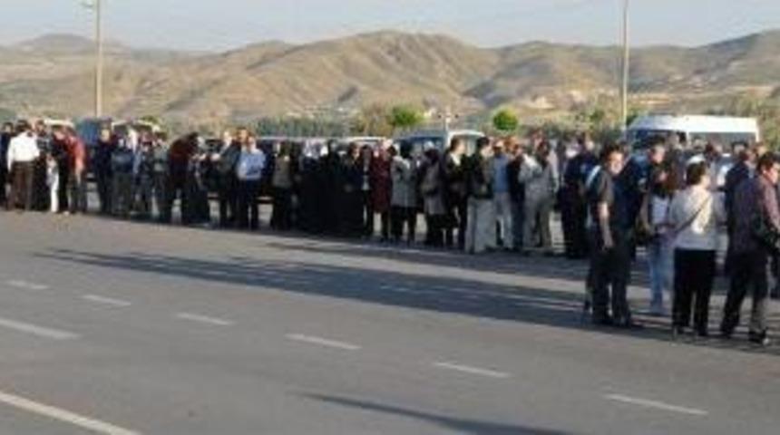 Tbmm Başkanı Yılmaz: Bu &Uuml;lkeyi Zayıflatacak Her Şey Şehitlerimizi Ve Gazilerimizi Incitir