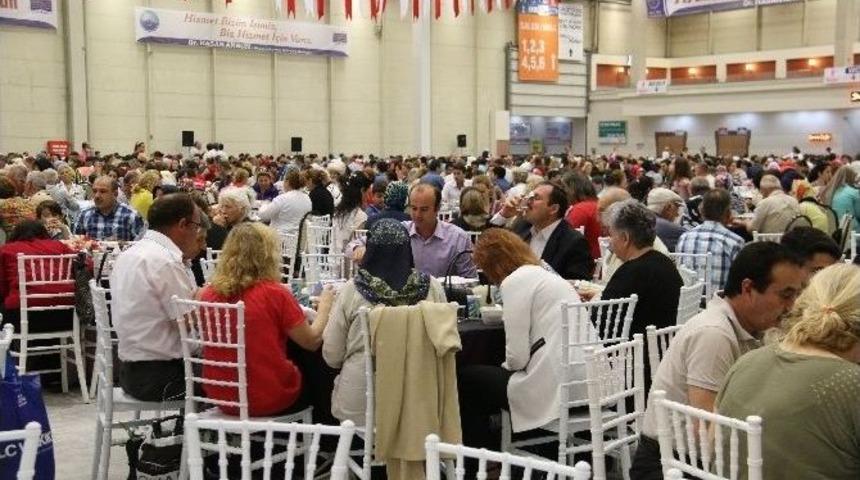 15 Bin B&uuml;y&uuml;k&ccedil;ekmeceli İftar Sofrasından Buluştu