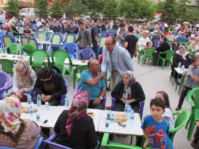 Afyonkarhisar Milletvekili Halil Ürün, Sandıklı’da Mahalle İftarına Katıldı