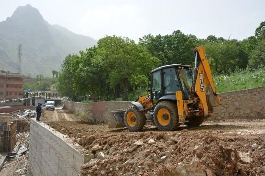 Şemdinli&rsquo;de Yol Yapım &Ccedil;alışması