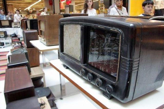 (&ouml;zel Haber) Bursa&rsquo;da Şarkılar 100 Yıllık Radyolardan &Ccedil;ıkıyor 1