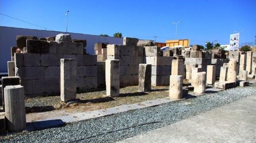 Tarihi S&uuml;tunlara Zarar Veren Platform Kaldırıldı