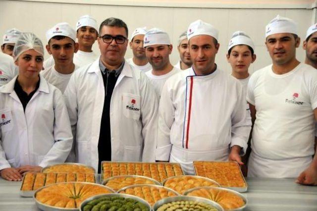 Gaziantep’Te Baklavacıların Bayram Mesaisi