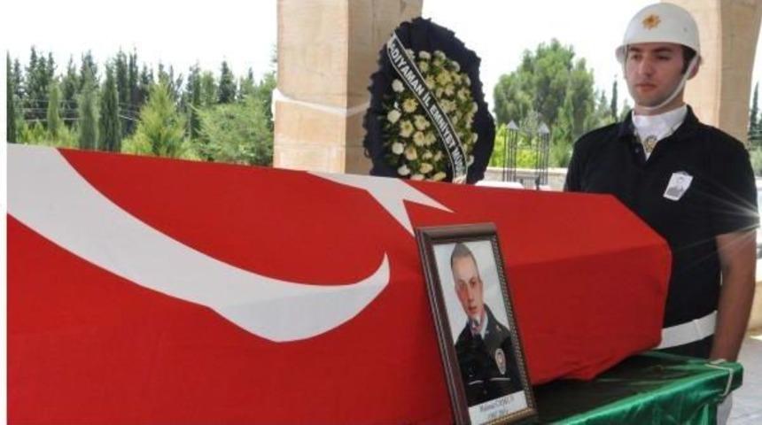 Kazada &Ouml;len Polisin Cenazesi G&ouml;zyaşlarıyla Toprağa Verildi